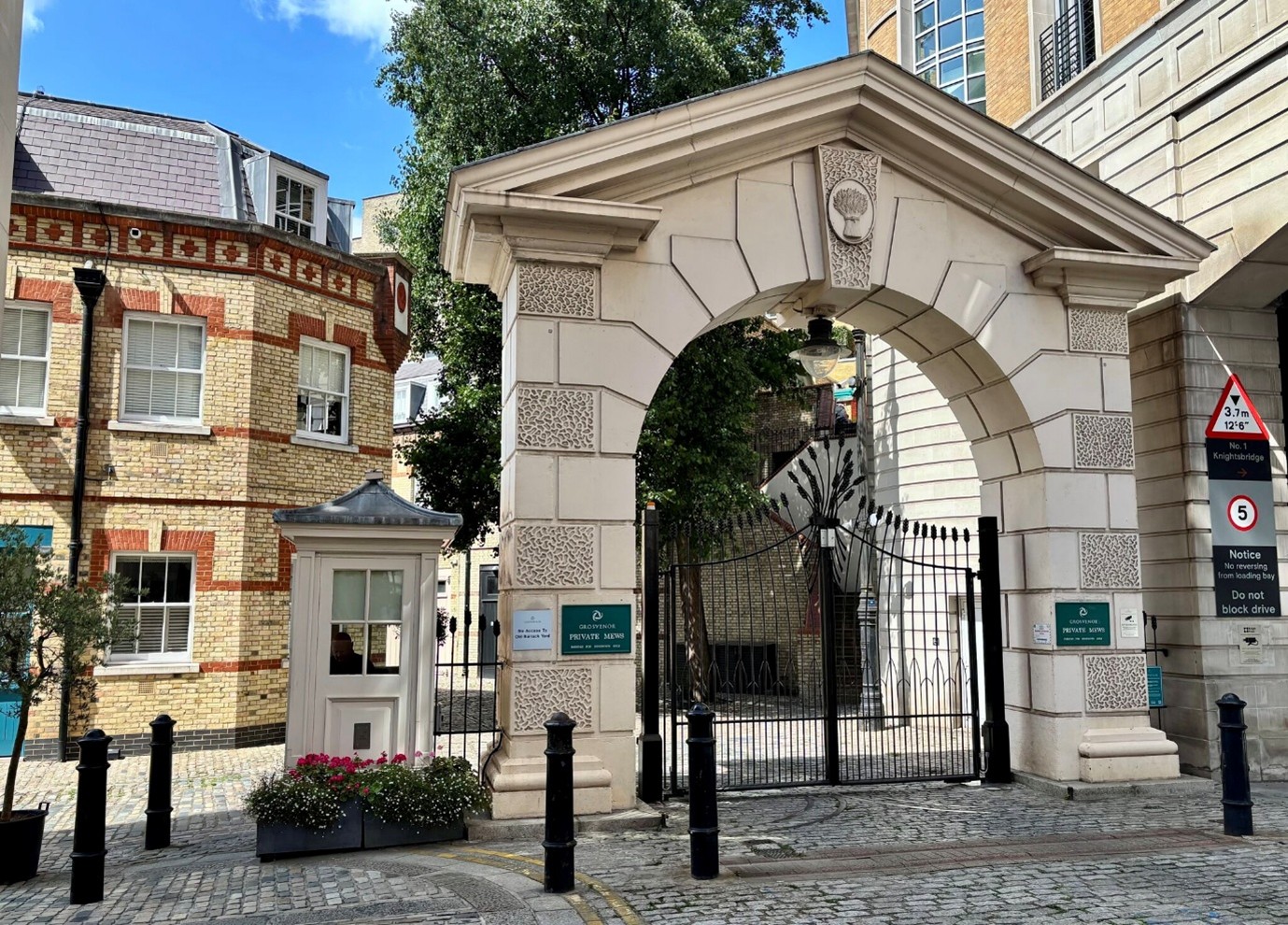 33 Grosvenor Crescent Mews